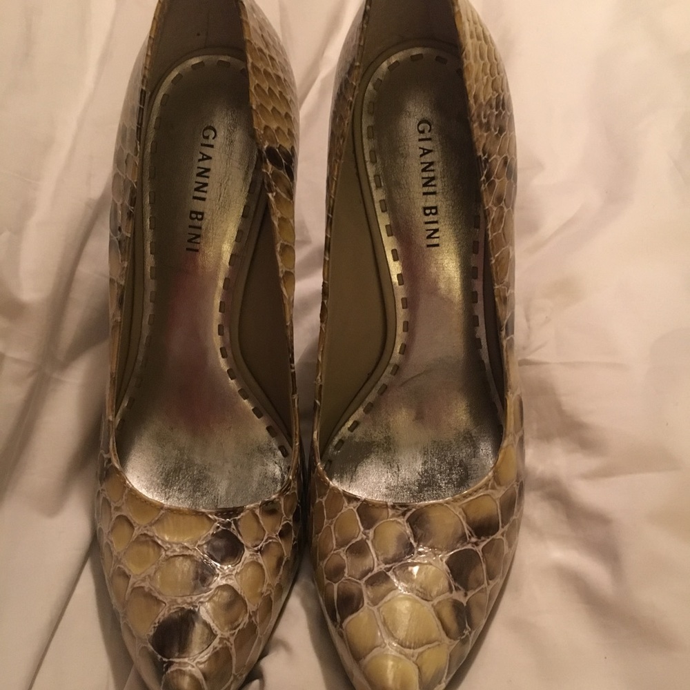Snake skin Gianni Bini heels